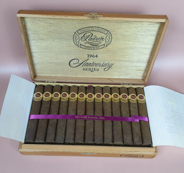 PADRON 1964 ANNIVERSARY- EXCLUSIVO (NATURAL) 5 ½ x 50 VINTAGE 1997 CIGARS - AGED 27 YEARS.